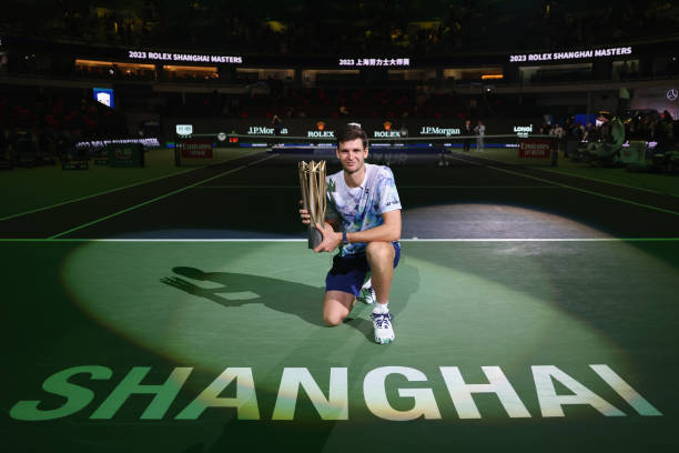 标准网球场布局图:尺寸与标记一目了然