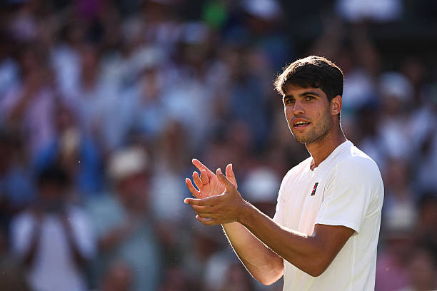 桑普拉斯女友的慈善事业:她用行动证明自己