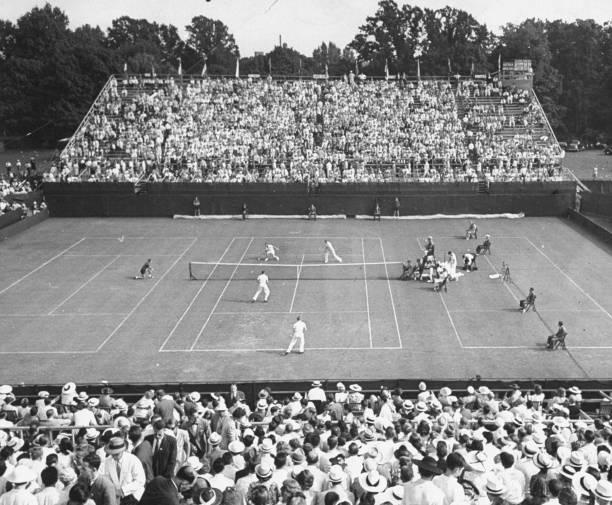 女子网球考特的演变:从草地到硬地的技术革命