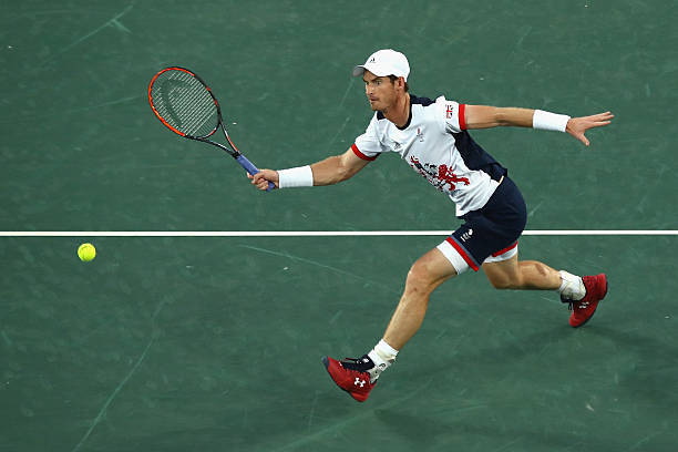 反拍平击球技术:球拍运行轨迹的力学原理