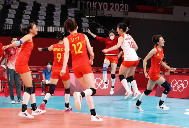 排球一传实战演练:应对不同发球类型的训练方法