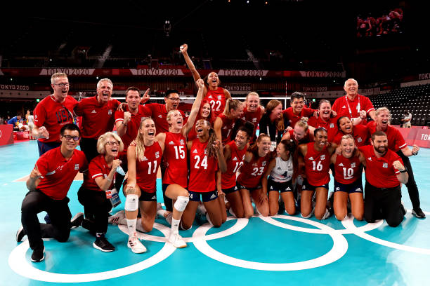 排球场地尺寸规范及比赛人员站位示意图