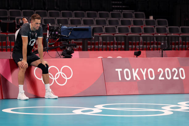 (进行横向比较,突出差异)