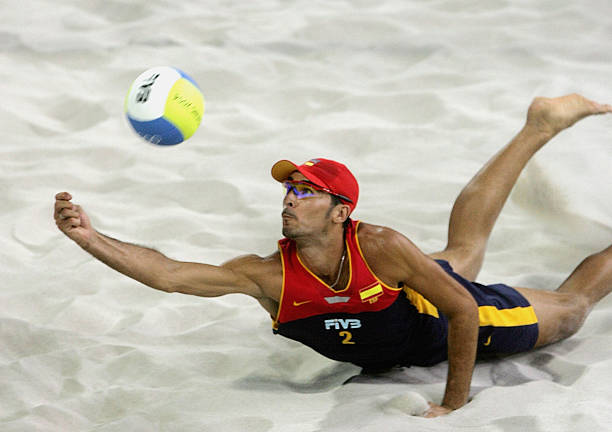 九人制排球比赛视频:战术布置与实战应用