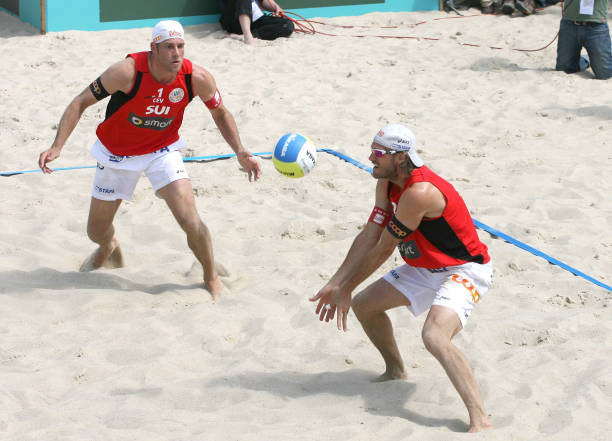 球场内外的友谊:朱婷和惠若琪的故事