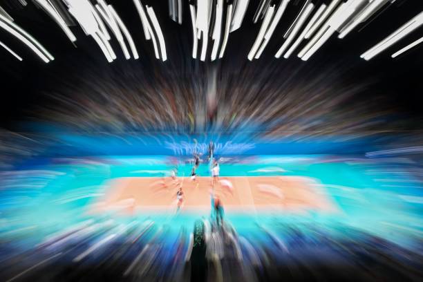 节奏与变化:现代排球扣球技术的发展趋势与特点