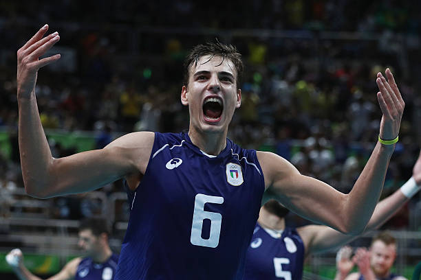 排球场地的标准长度和宽度是多少米?