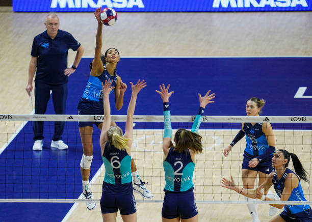 如何提高中学生的排球发球技术