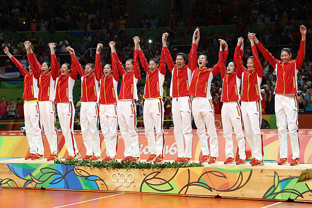 场区与无障碍区:排球比赛场地的对称正方形设计解析