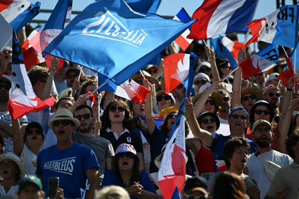 排球接发球姿势:稳定接球与快速转换的秘诀