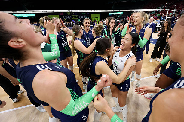 掌握排球核心技术:发球、传球与扣球视频教程