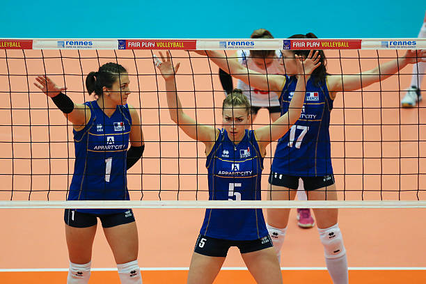 趣味排球教学：适合小学生的比赛技巧与战术讲解