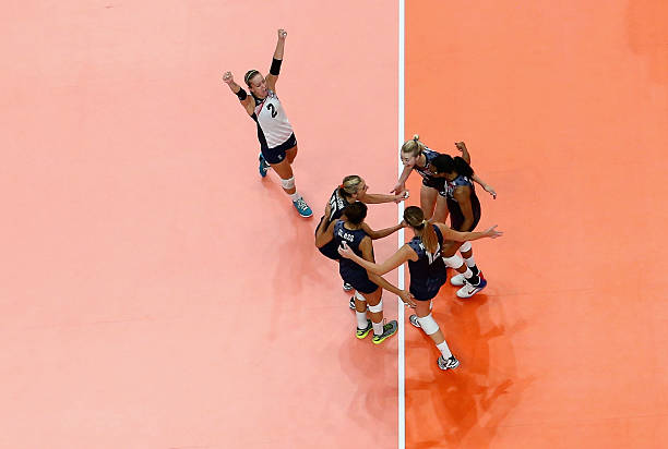 排球比赛中的网前动作与犯规判定