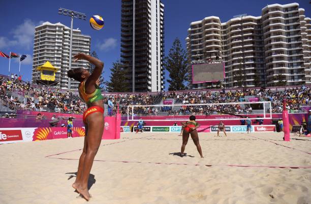 如何利用排球后排插上战术图解组织多变进攻