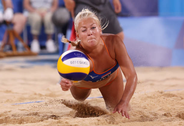 排球垫球常见错误及纠正技巧:告别失误的秘诀