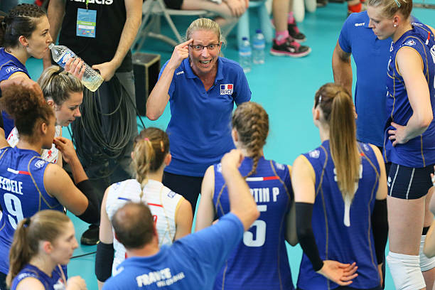 排球二传手的传球动作要领与练习方法