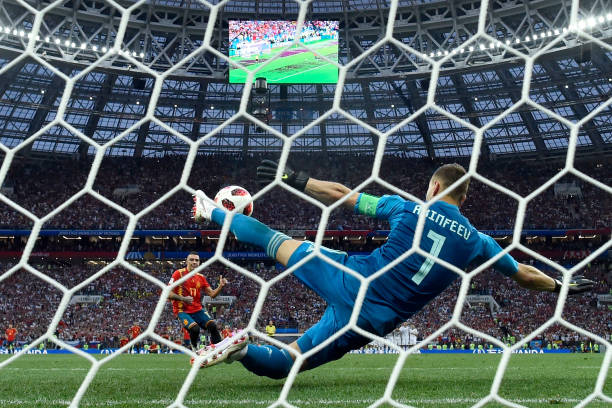 米卢执教国足期间,中国队哪一年打进世界杯?