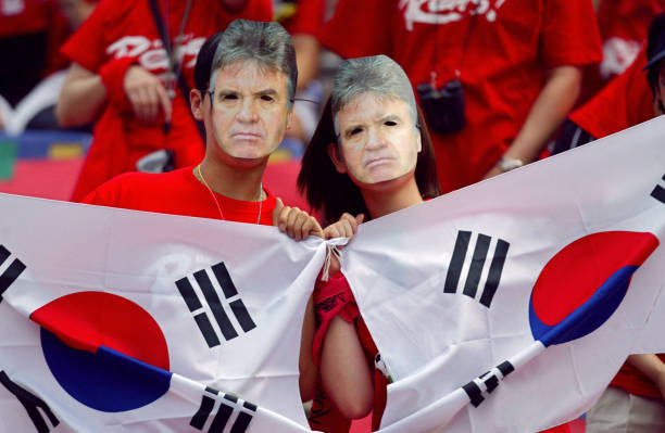 秘鲁球迷的世界杯热情:利马街头的红白浪潮