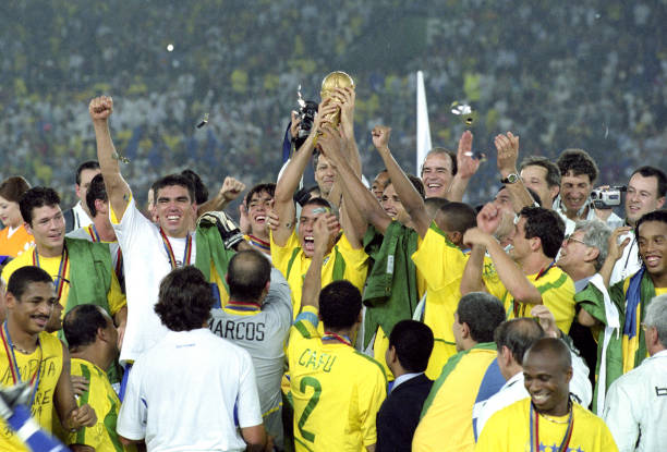 冠军密码解析：历届世界杯夺冠球队战术演变