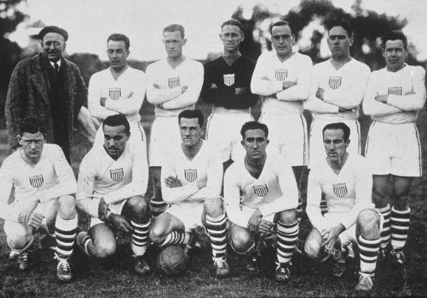 足球世界杯的起点：第一届主办国探秘