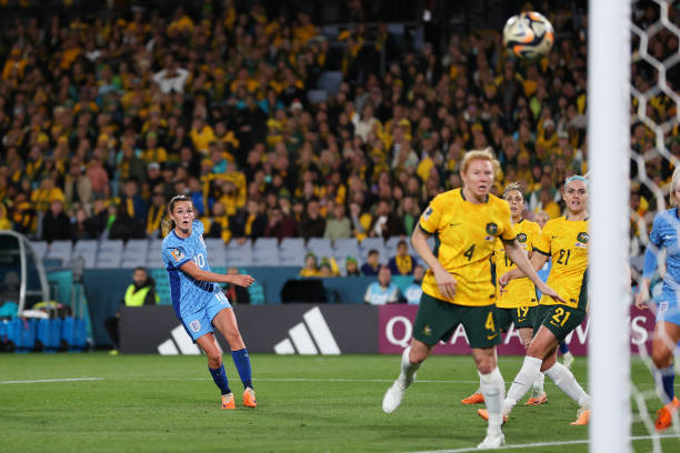 上一届足球世界杯的举办周期是多久？