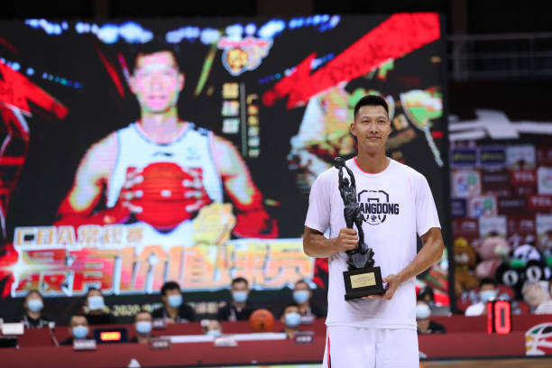 篮球15号位置图详解：掌握场上每个角色的职责
